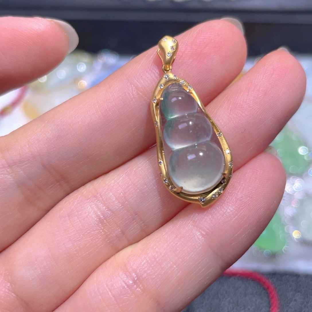 颈饰18K金镶嵌翡翠翡翠