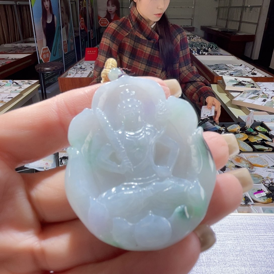 翡翠未镶嵌颈饰一