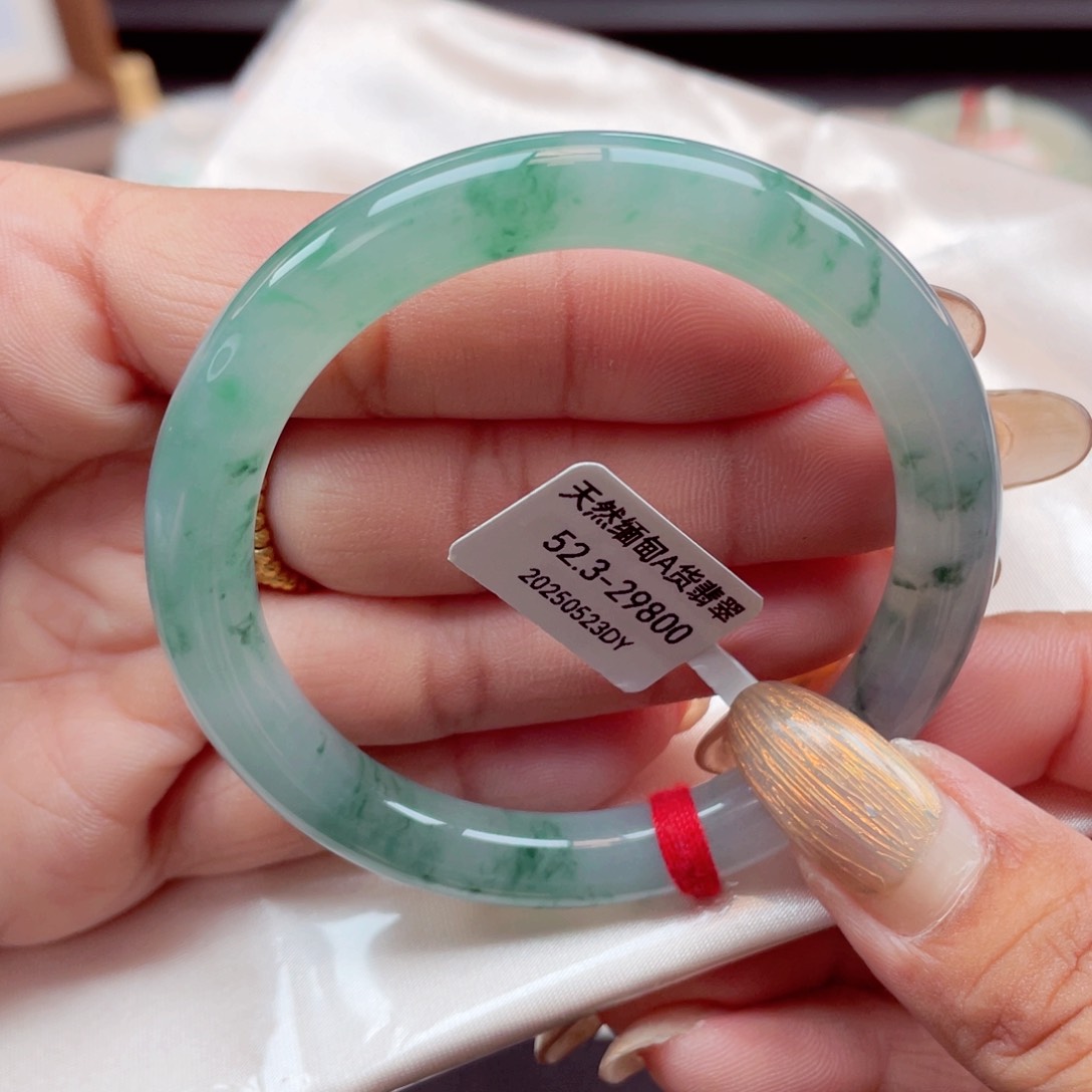 翡翠手镯未镶嵌冰绿起荧光飘绿花圆条52-53性价比超高