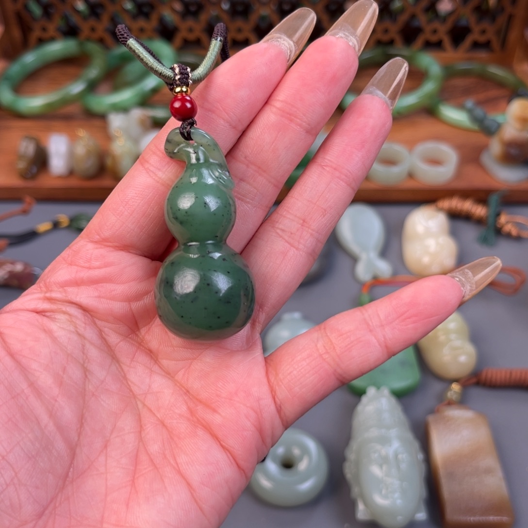 和田玉（糖玉）未镶嵌颈饰