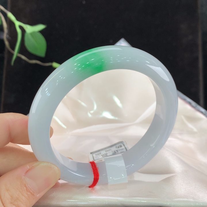 翡翠手镯未镶嵌111/0354