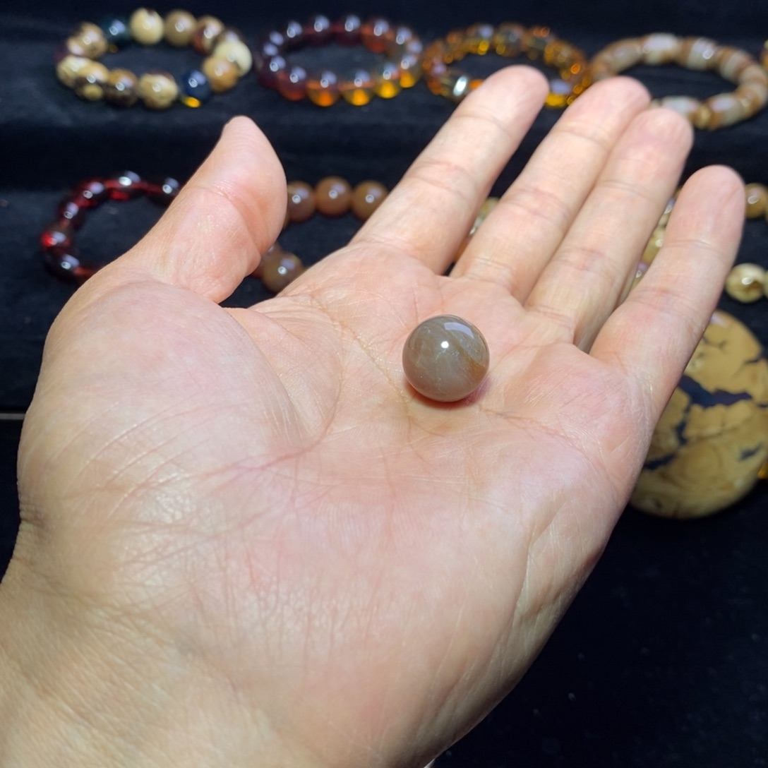 修***远琥珀未镶嵌颈饰根腊单珠