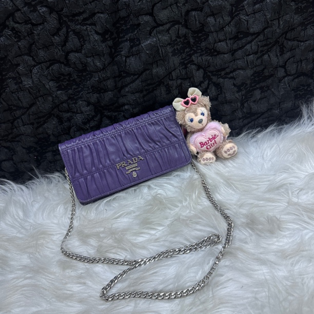 95新 Prada/普拉达 普拉达紫色褶皱小号信封斜挎包