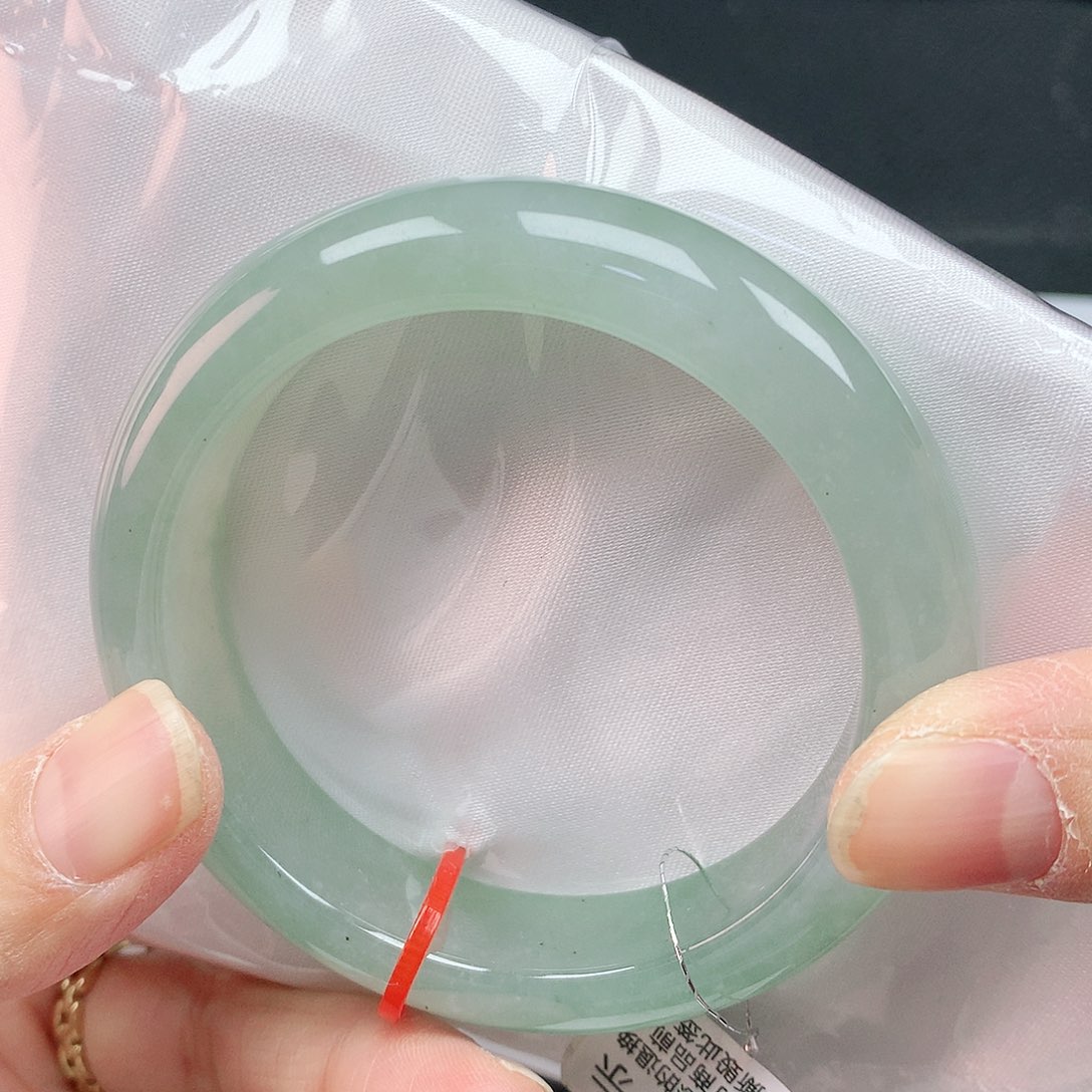 翡翠手镯未镶嵌54圈