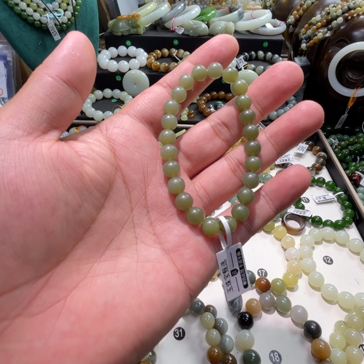 手串未镶嵌和田玉沙枣青卡8柔光