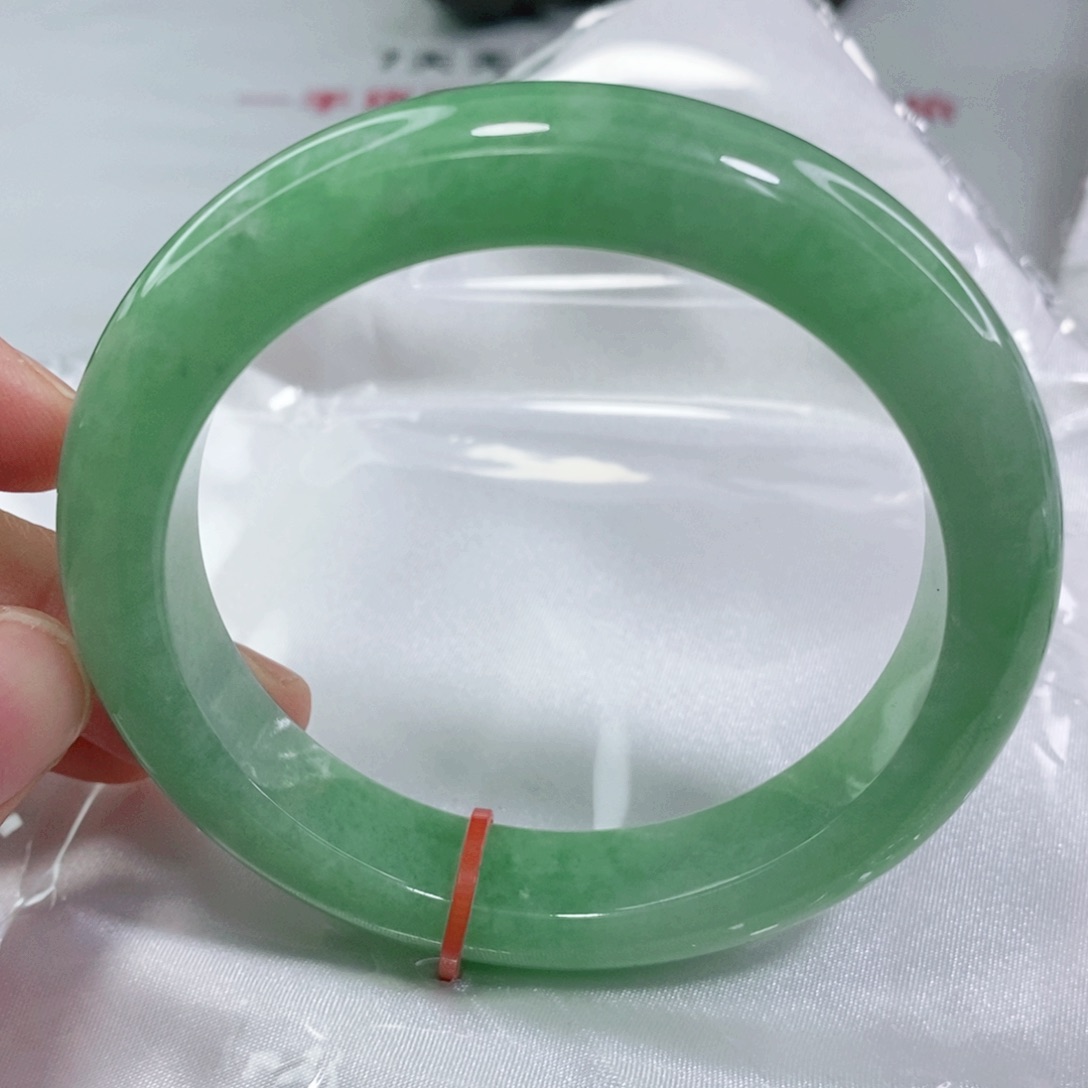 翡翠手镯未镶嵌60.5圈口