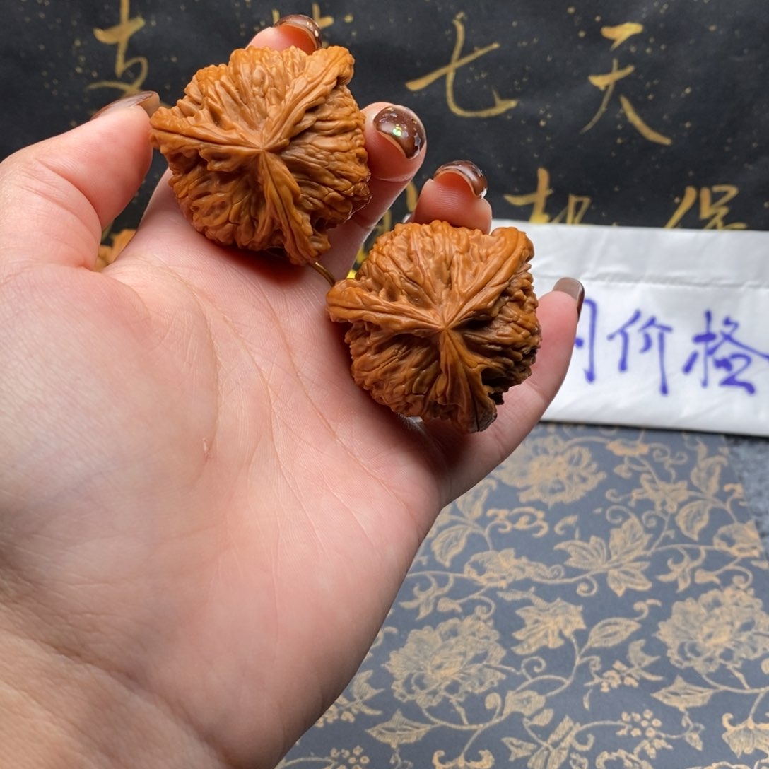 吊坠文玩核桃L****猫白狮子