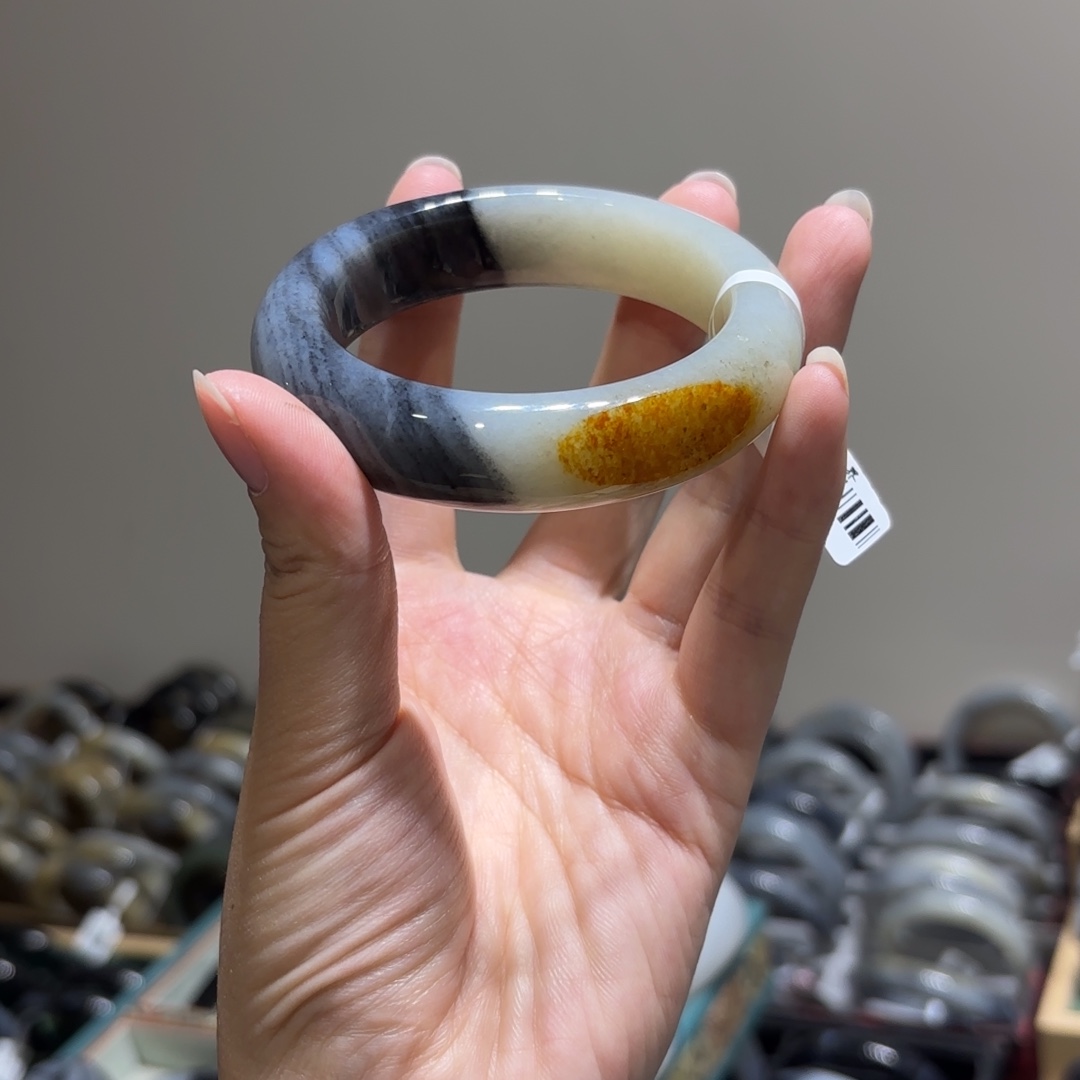 小***菜和田玉未镶嵌手镯