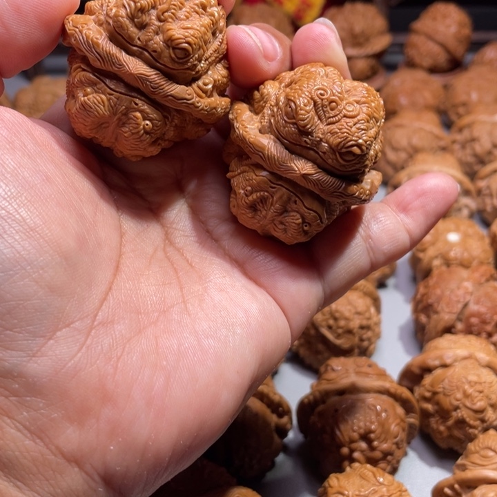 江*宸蛤蟆头雕刻的金蟾