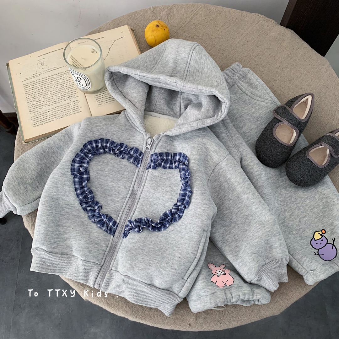 {花卷卷}2025冬驼驼绒加厚爱心连帽卫衣女童抽绳收脚裤套装85132