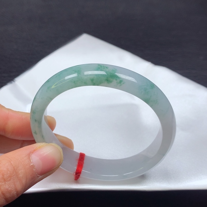 翡翠手镯（贵妃镯）未镶嵌54圈