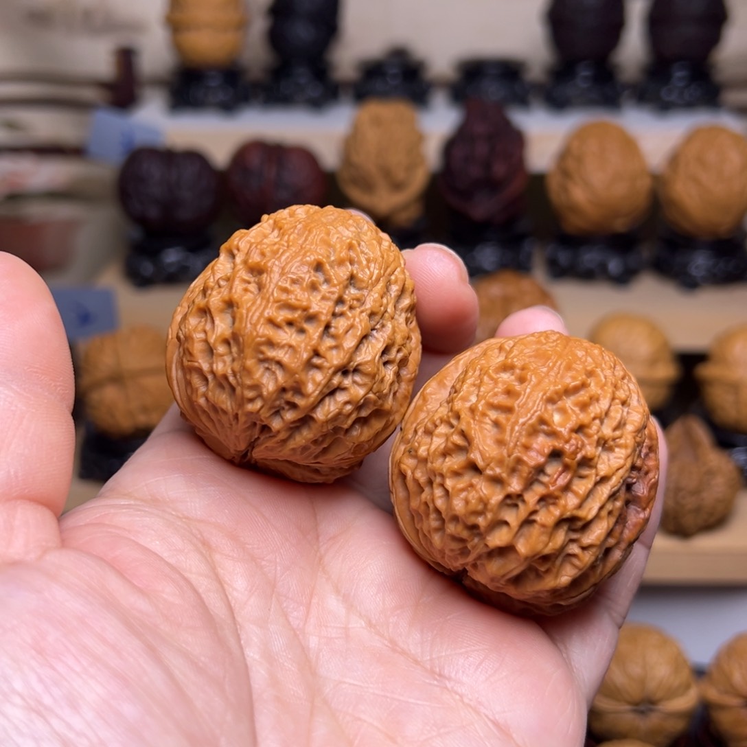 文玩核桃吊坠17w铁狮子