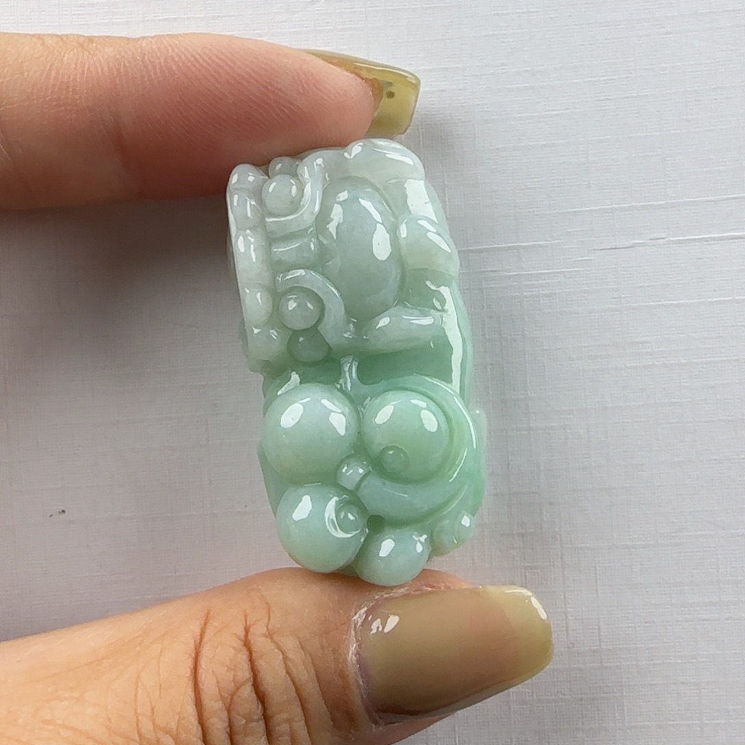 房***.翡翠未镶嵌颈饰貔貅