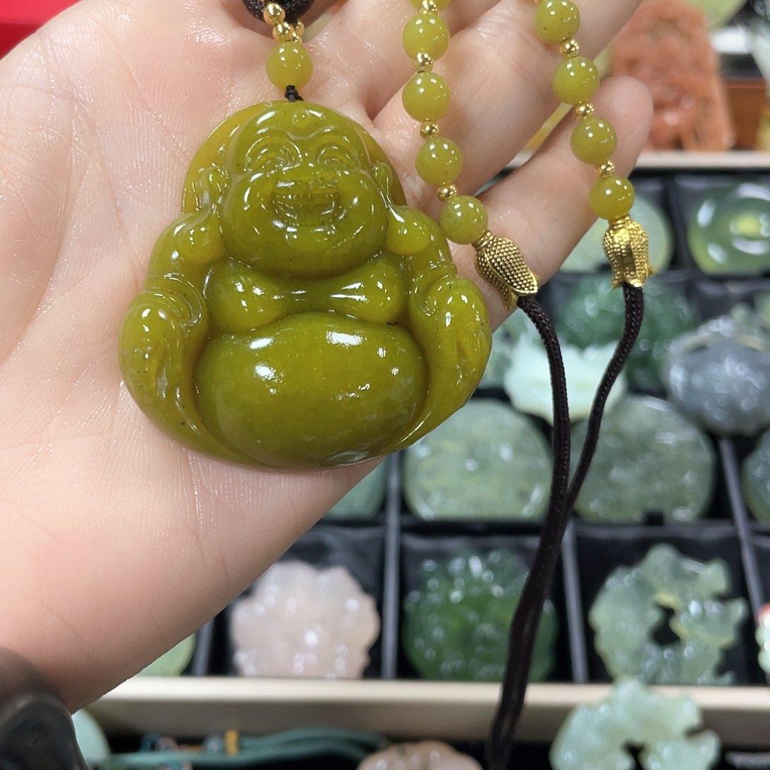 蛇纹石玉颈饰未镶嵌