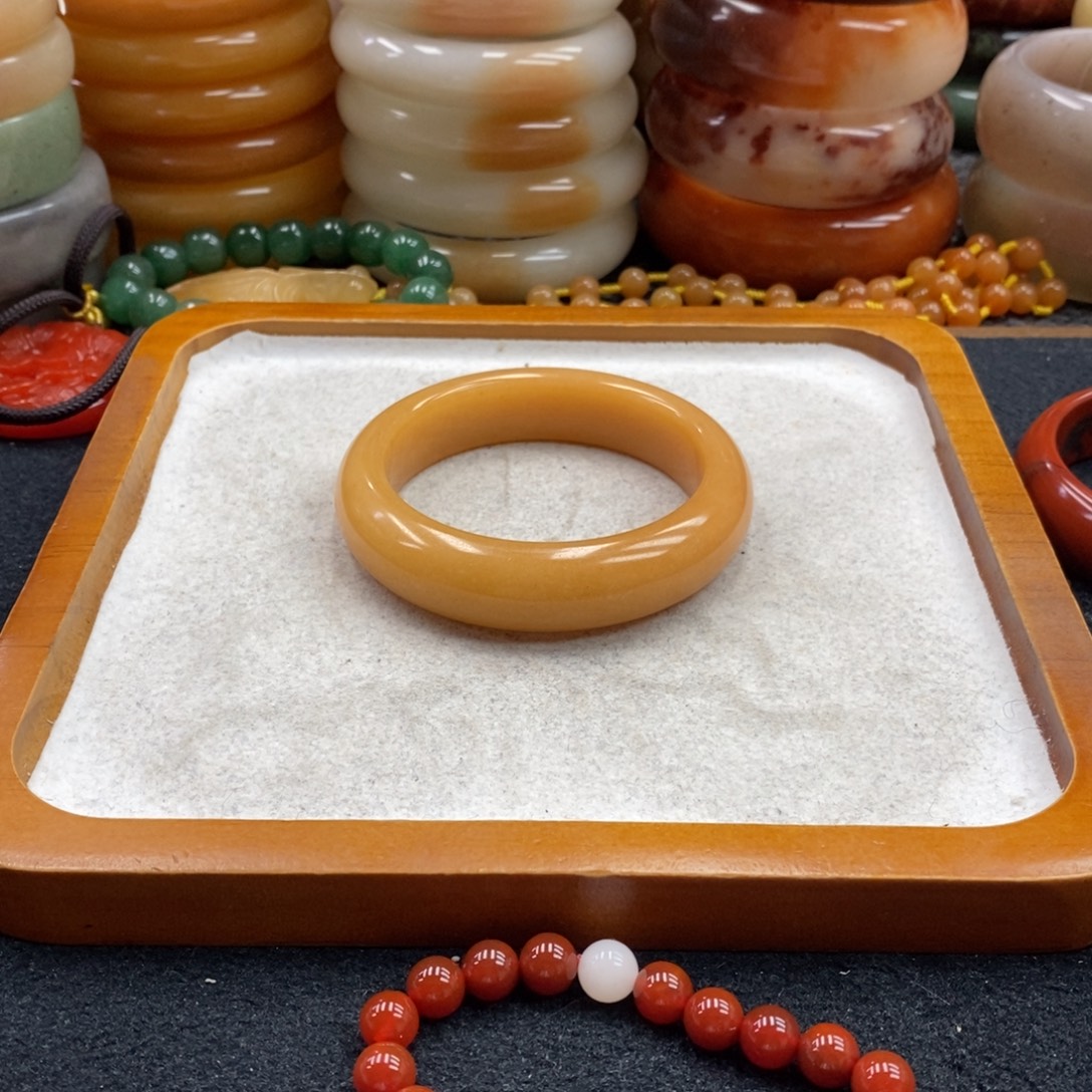 春***天石英岩玉未镶嵌手镯（圆镯）