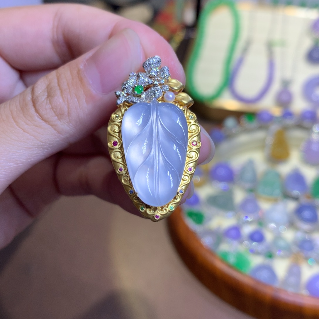 翡翠18K金镶嵌颈饰翡翠