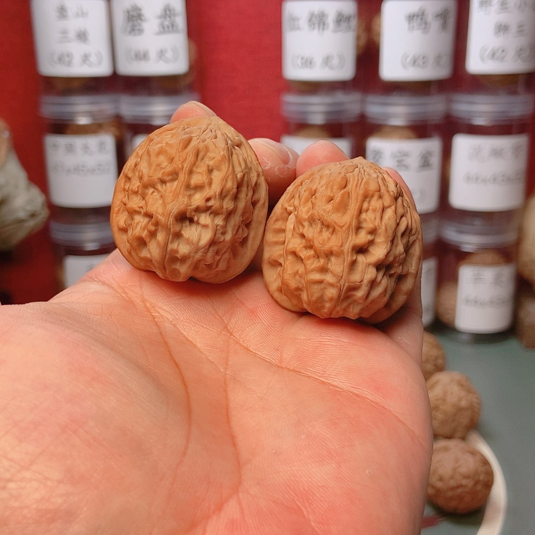 文玩核桃把件发****头黄松峪