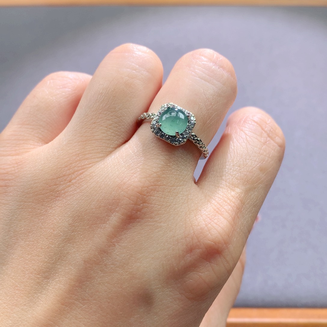 翡翠手镯未镶嵌天然翡翠手镯