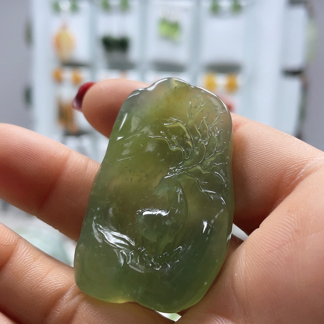 蛇纹石玉未镶嵌颈饰