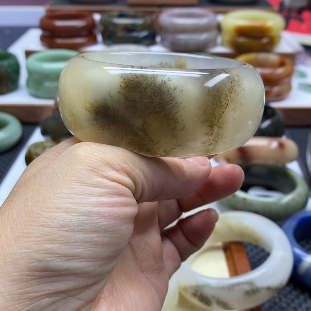 石英质玉手镯未镶嵌无*?