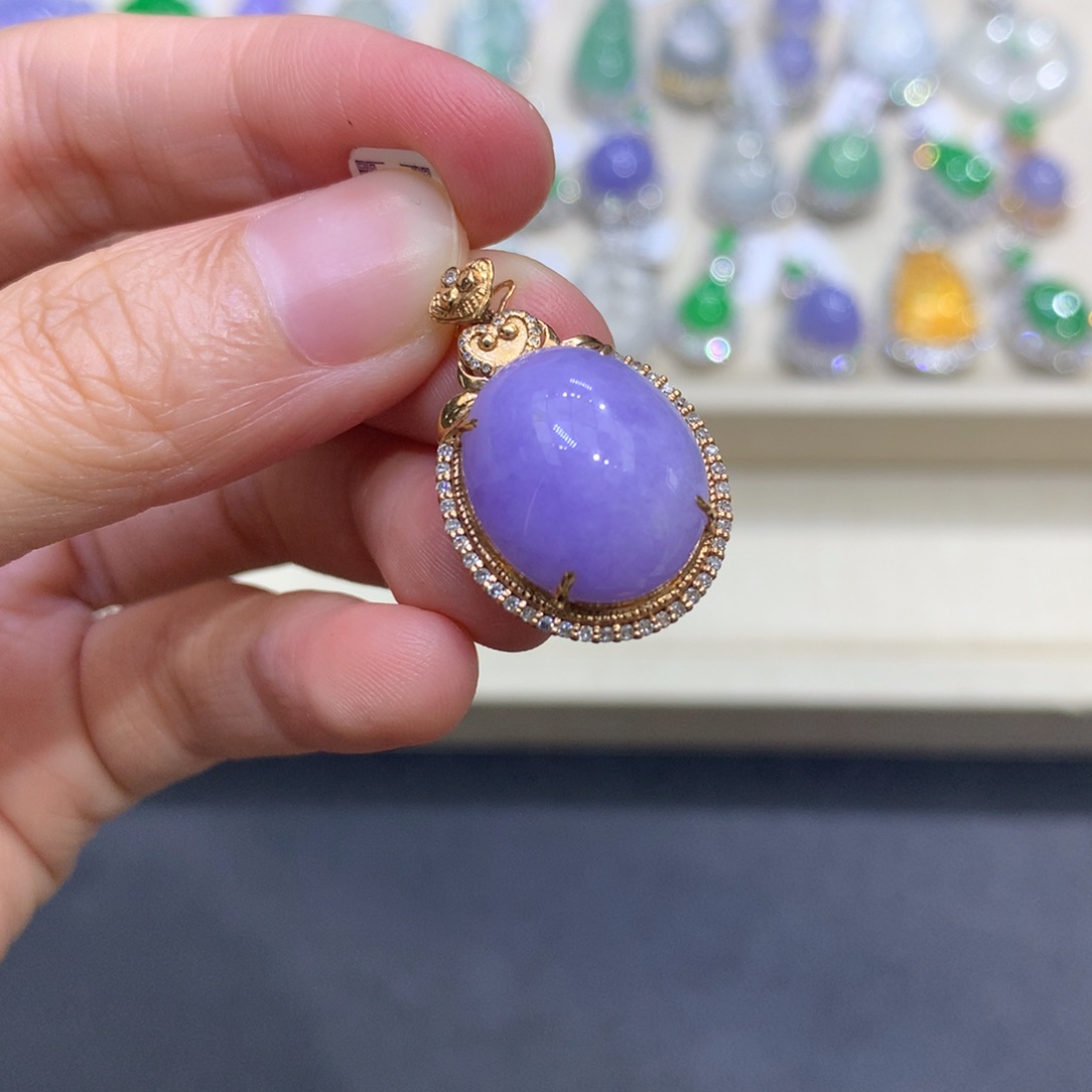 翡翠18K金镶嵌颈饰翡翠