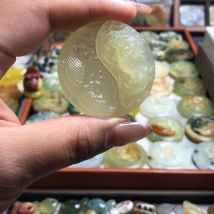 蛇纹石玉未镶嵌岫玉吊坠