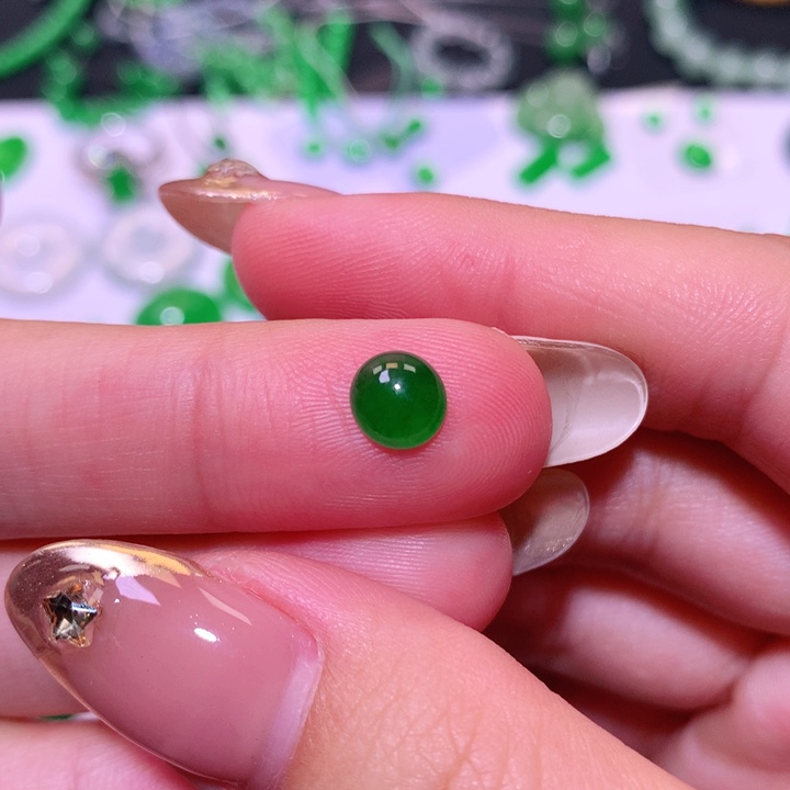 翡翠手镯未镶嵌蛋面