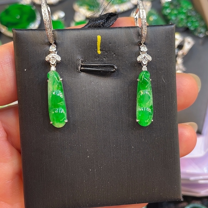 繁***锦翡翠18K金镶嵌耳饰豆子