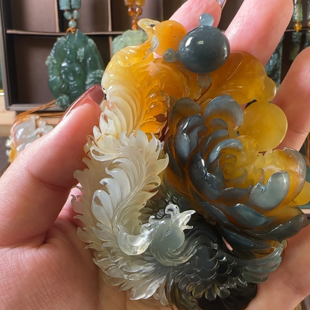 蛇纹石玉颈饰合金做****后