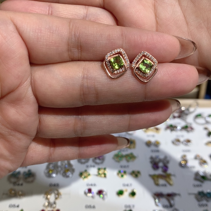 银S925镶嵌耳饰橄榄石