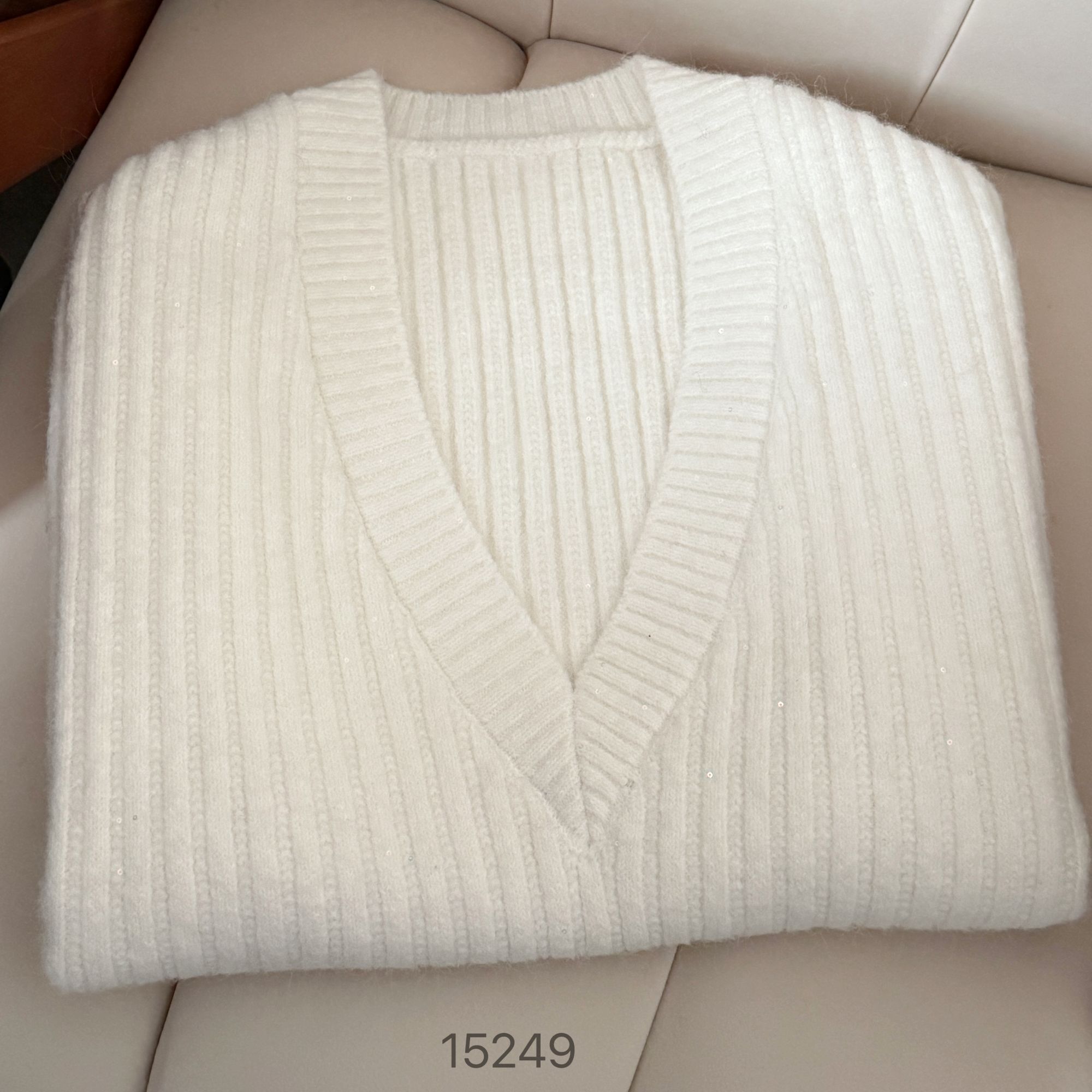 15249（部分无水洗唛，介意慎拍）WANGDAN深V领亮片针织马甲针织衫