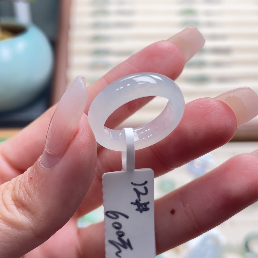 梦***。翡翠未镶嵌戒圈a21港圈12白月光与朱砂痣