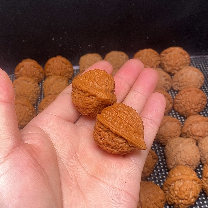 文玩核桃把件笑**云一抹红