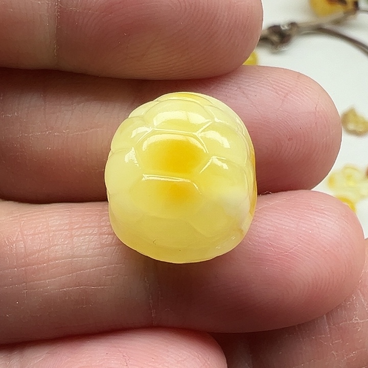琥珀未镶嵌珠宝奇石蜜蜡小龟打孔不不换