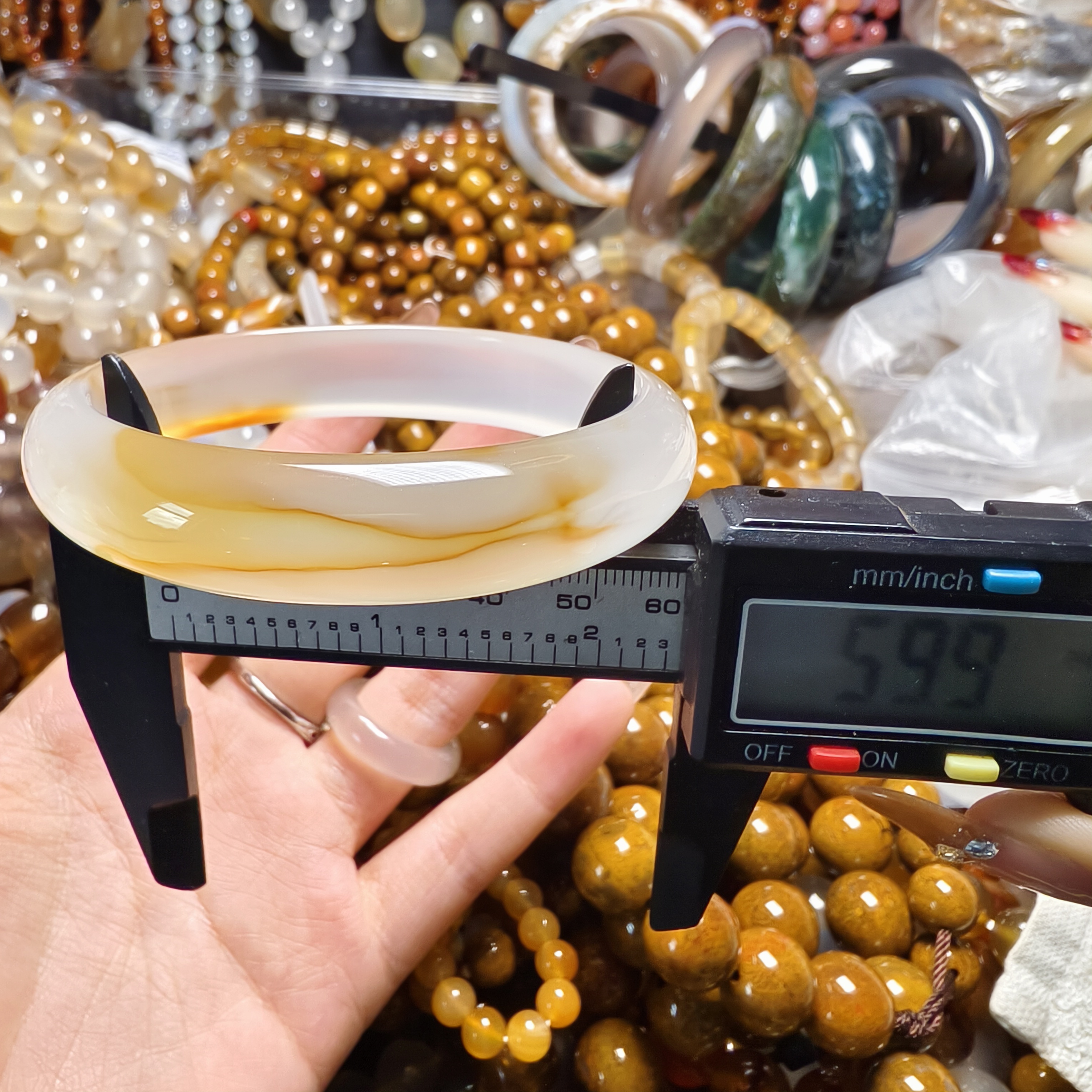 668号天然北红玛瑙手镯61口径