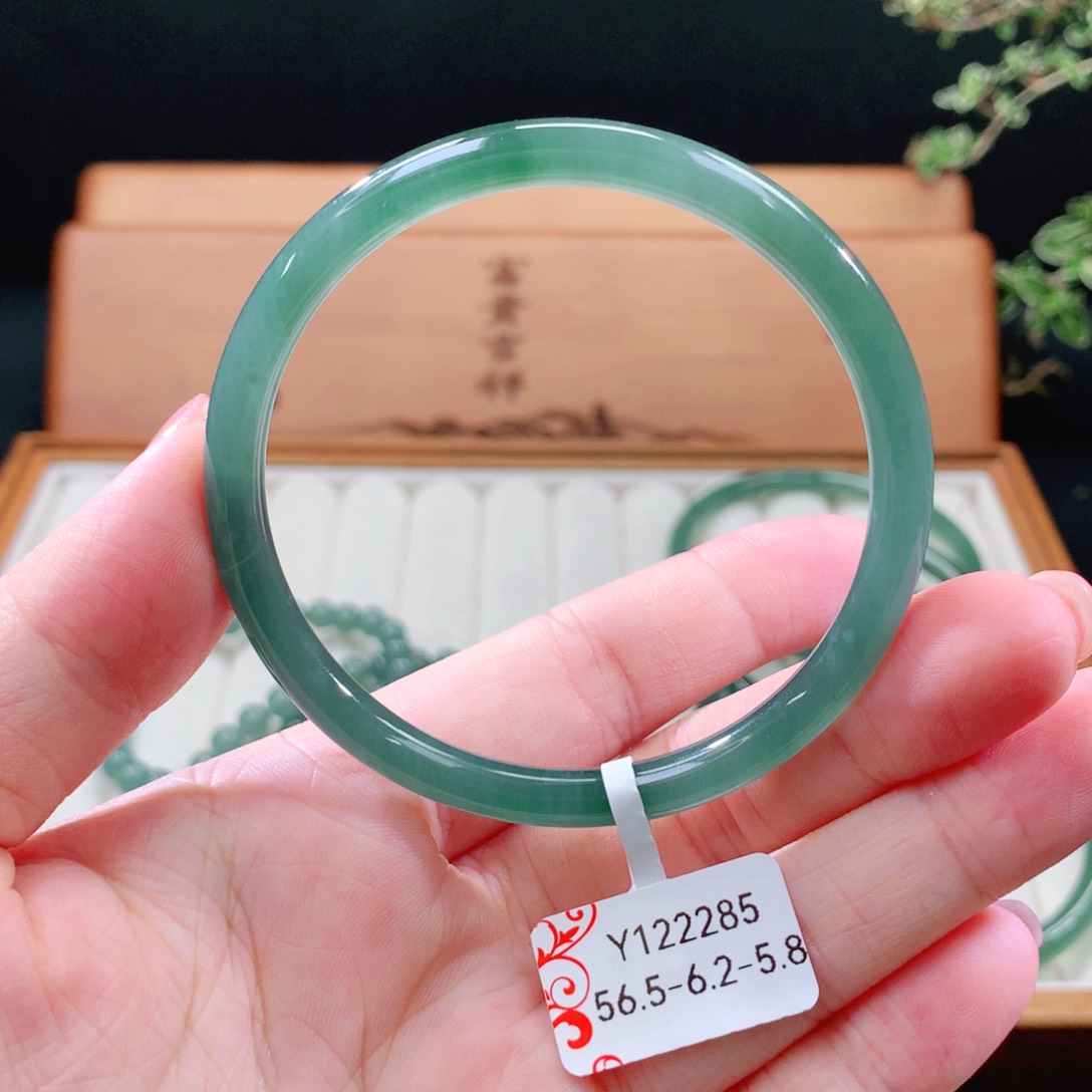 翡翠手镯（圆镯）未镶嵌