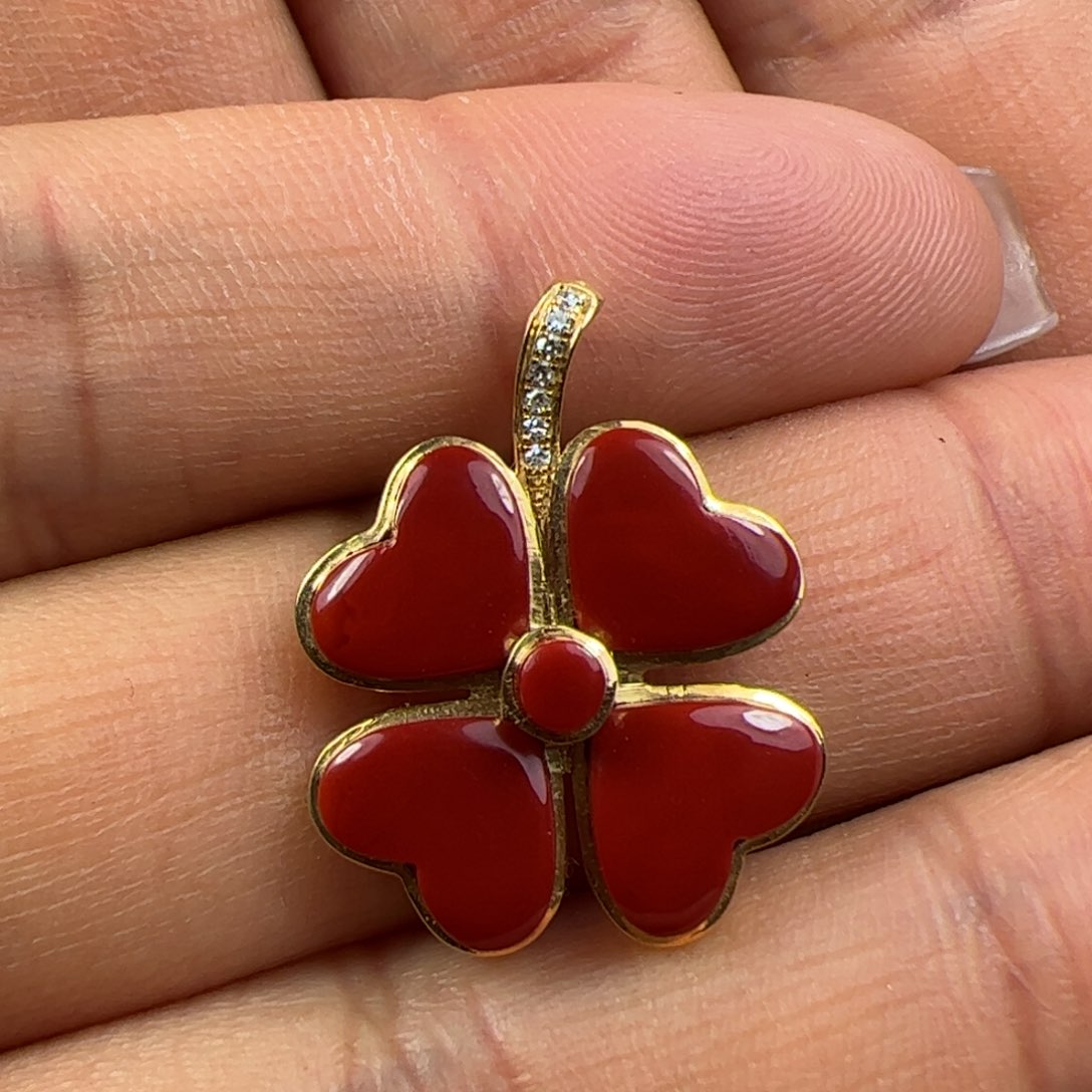 18K金镶嵌吊坠南红玛瑙