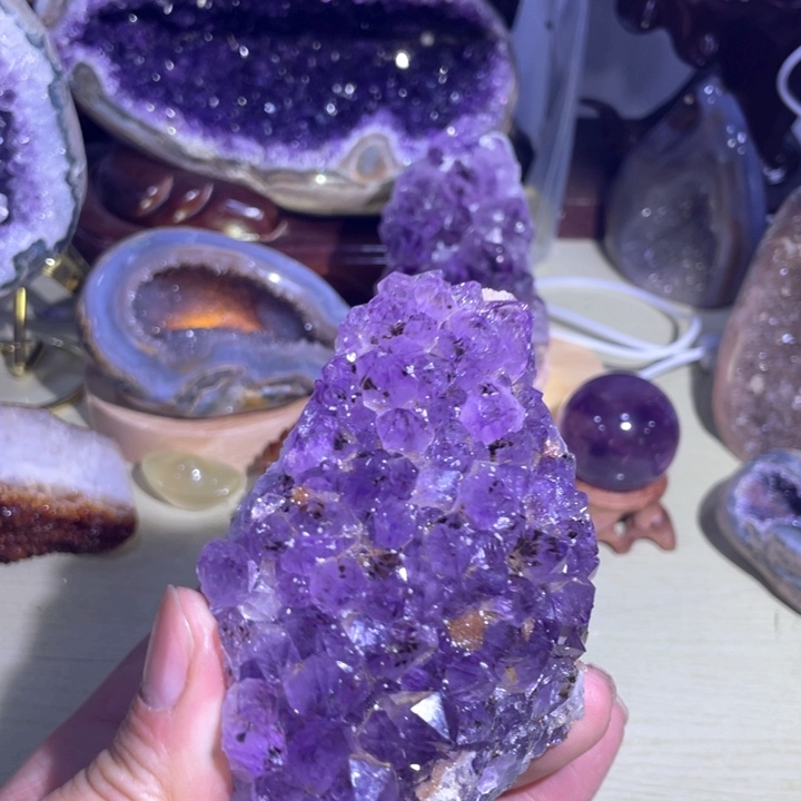 钛晶摆件未镶嵌紫晶