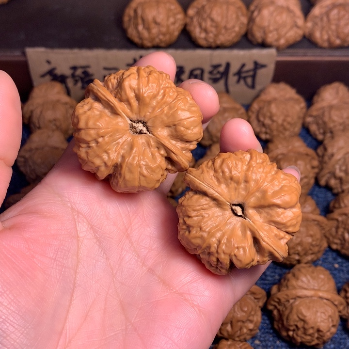 桃核吊坠余*蛤蟆核桃