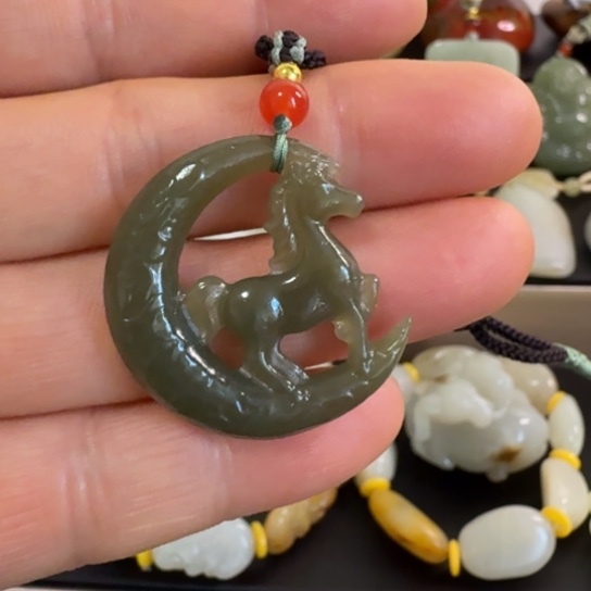 和田玉（糖玉）未镶嵌颈饰