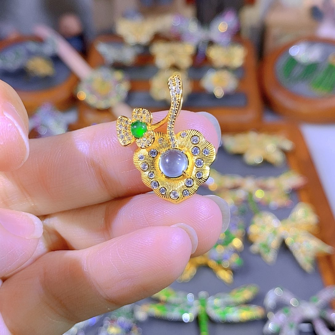 颈饰银S925镶嵌翡翠?***～