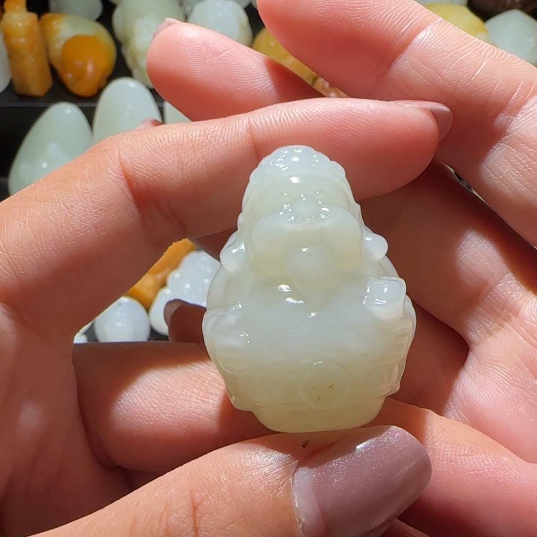 用***1和田玉未镶嵌颈饰