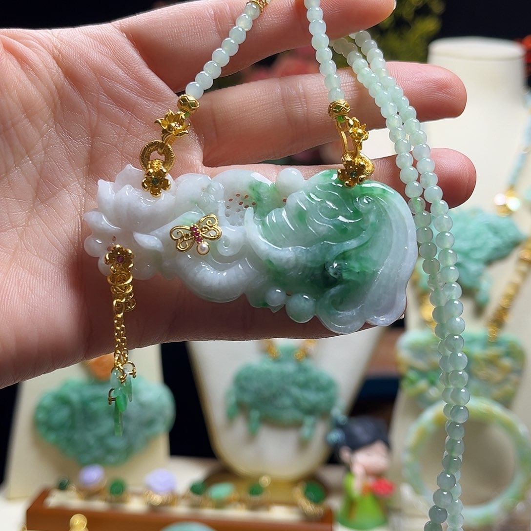 翡翠颈饰未镶嵌天然翡翠