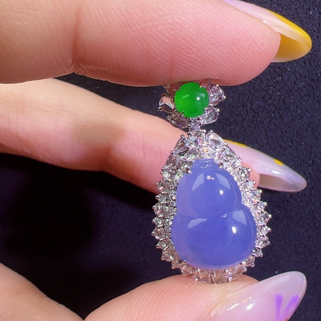 翡翠18K金镶嵌颈饰葫芦