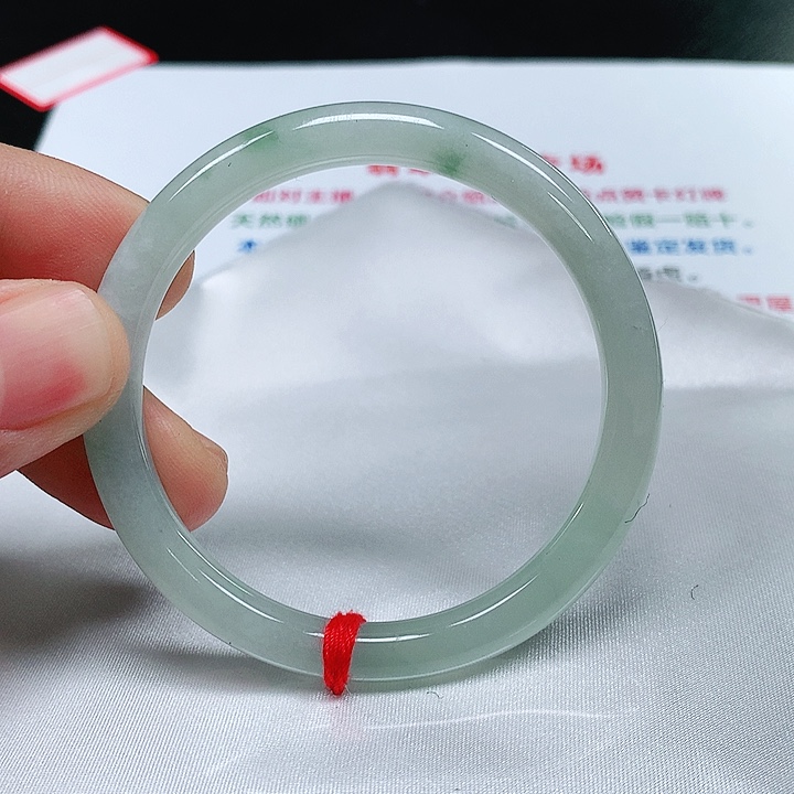 翡翠手镯未镶嵌翡翠手镯未镶嵌