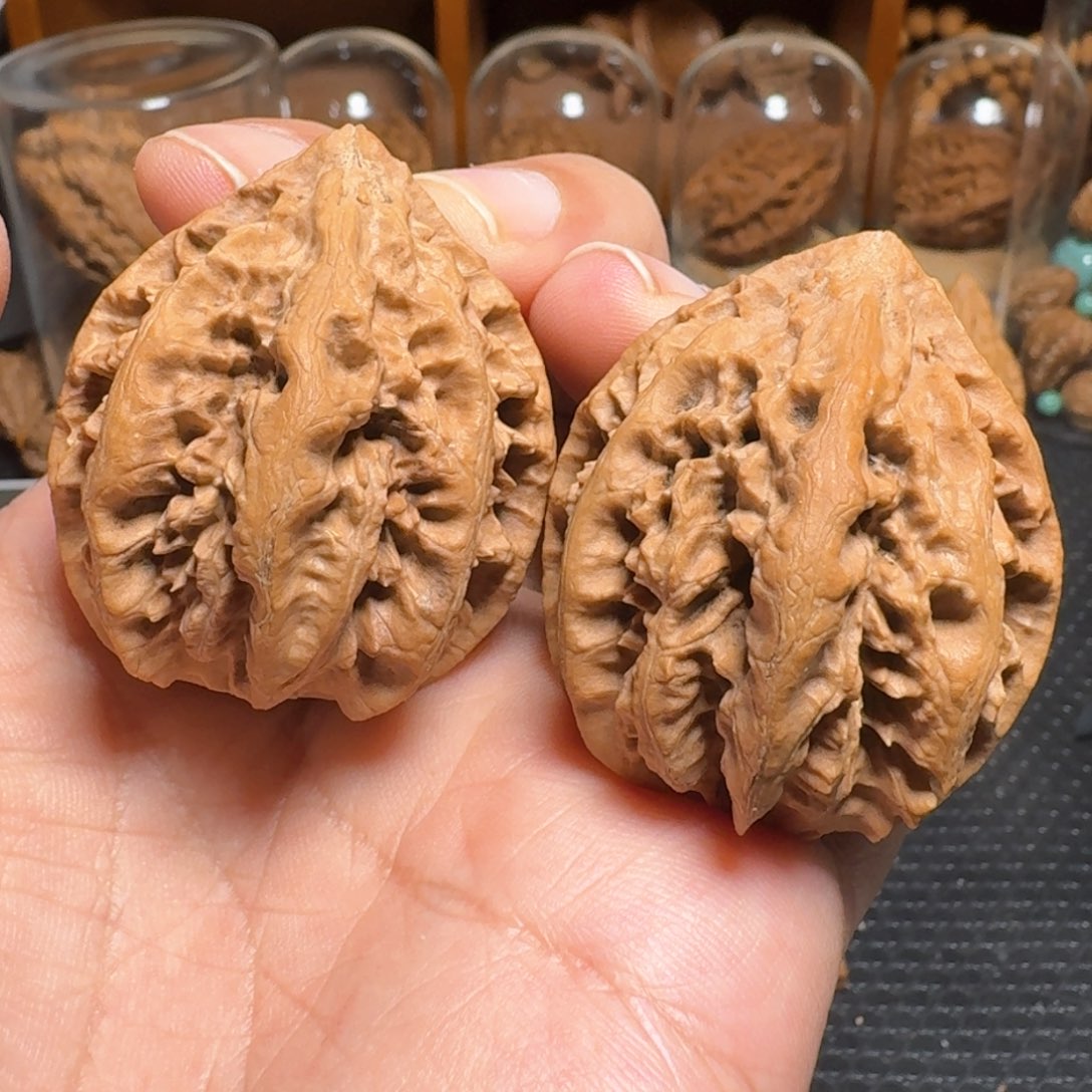 文玩核桃把件八棱红灯笼