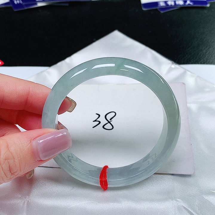 翡翠手镯未镶嵌翡翠手镯未镶嵌