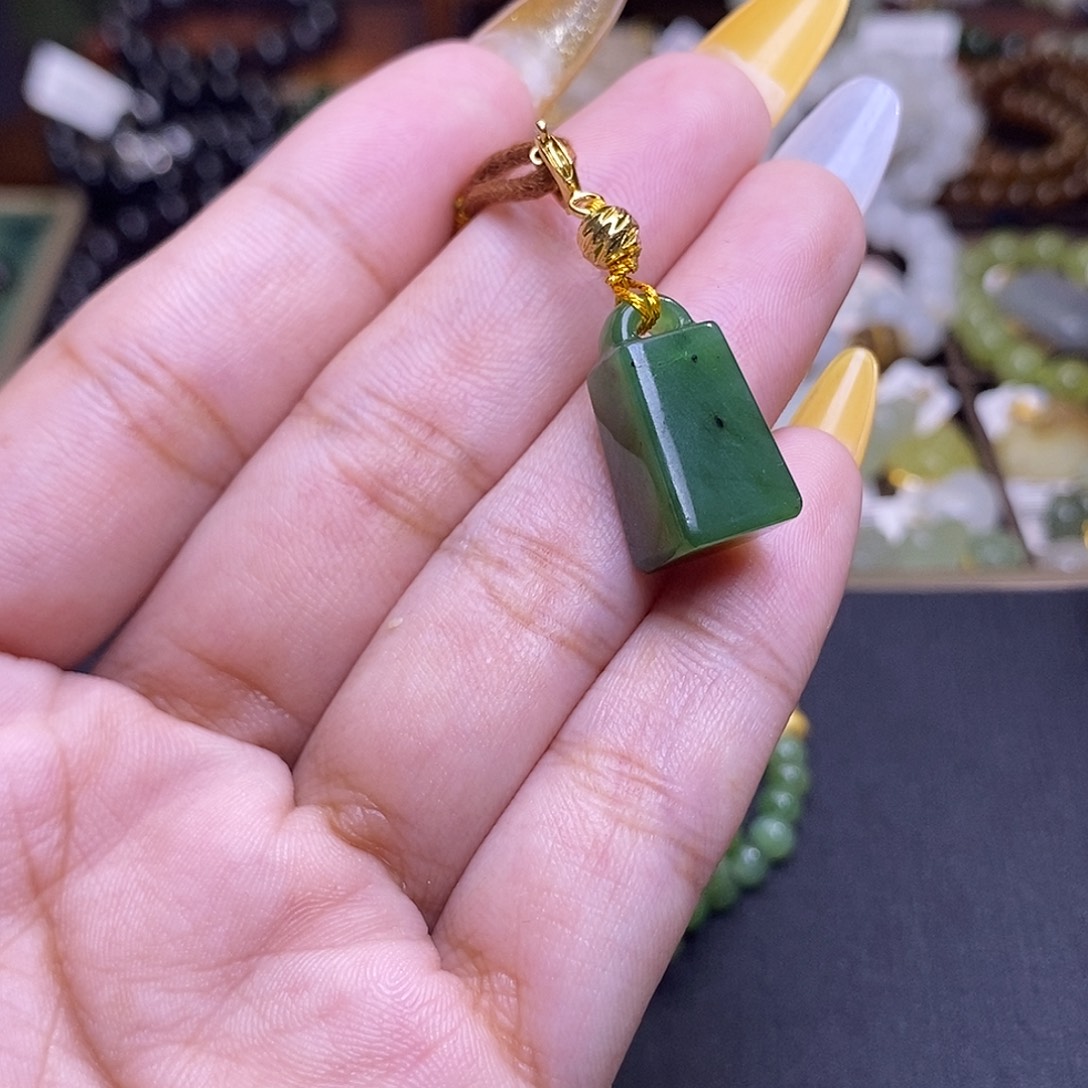 和田玉未镶嵌颈饰碧玉老矿料吊坠