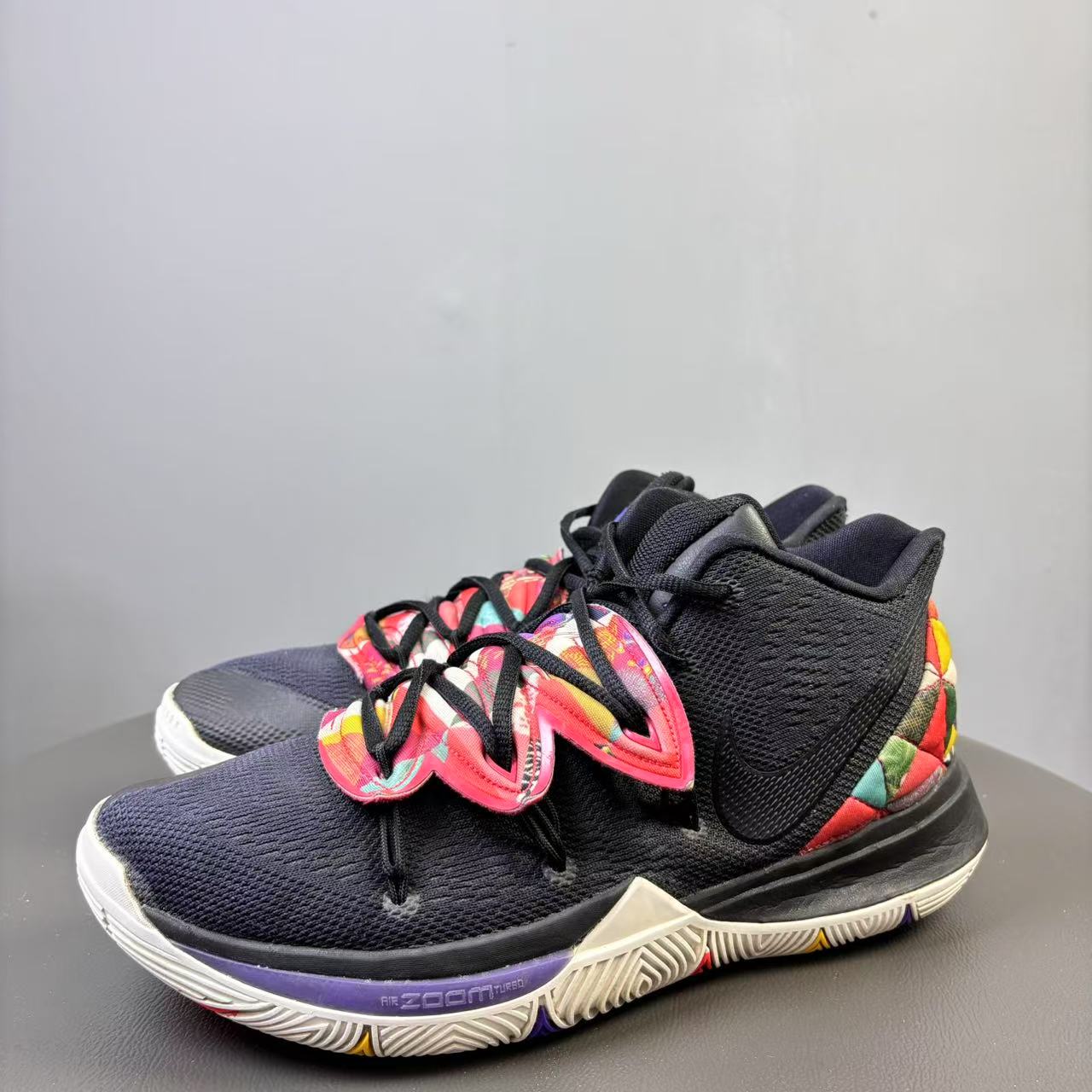 95新 NIKE/耐克 43码 Nike欧文5 新年百家衣篮球鞋 非原盒