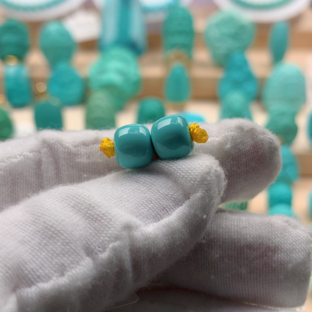 绿松石配饰未镶嵌向***?